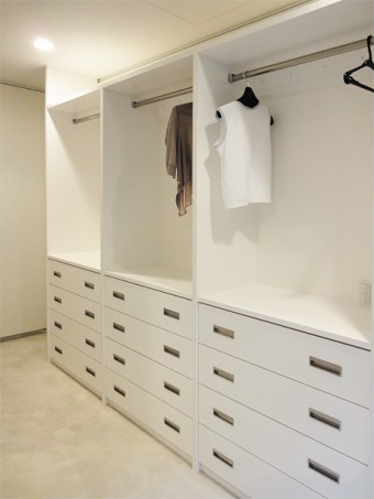 オーダー収納でショップのようなウォークインクローゼットに